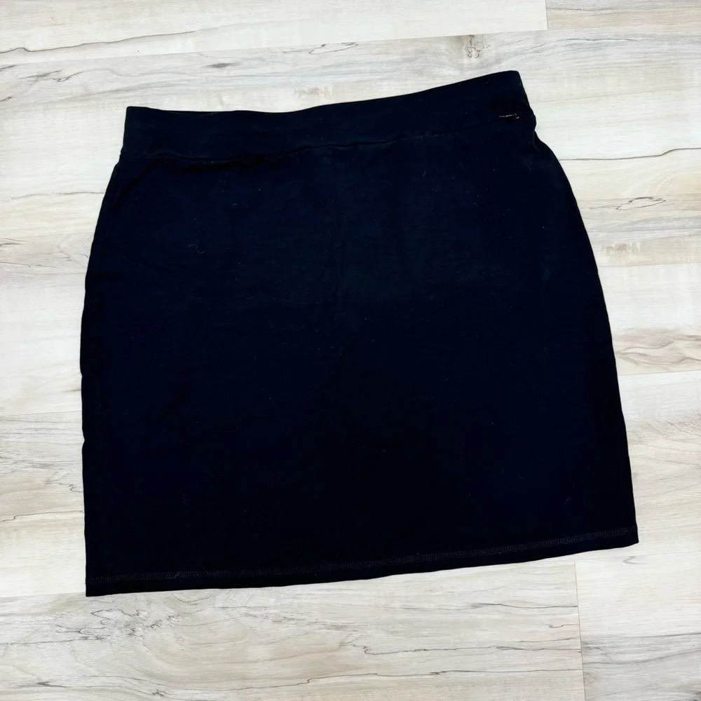 L.L.Bean Black Pull on Comfortable lightweight tencel skirt Sz Medium